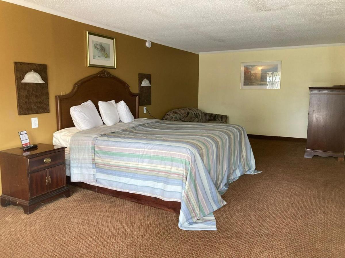 Rodeway Inn & Suites Сагино Экстерьер фото