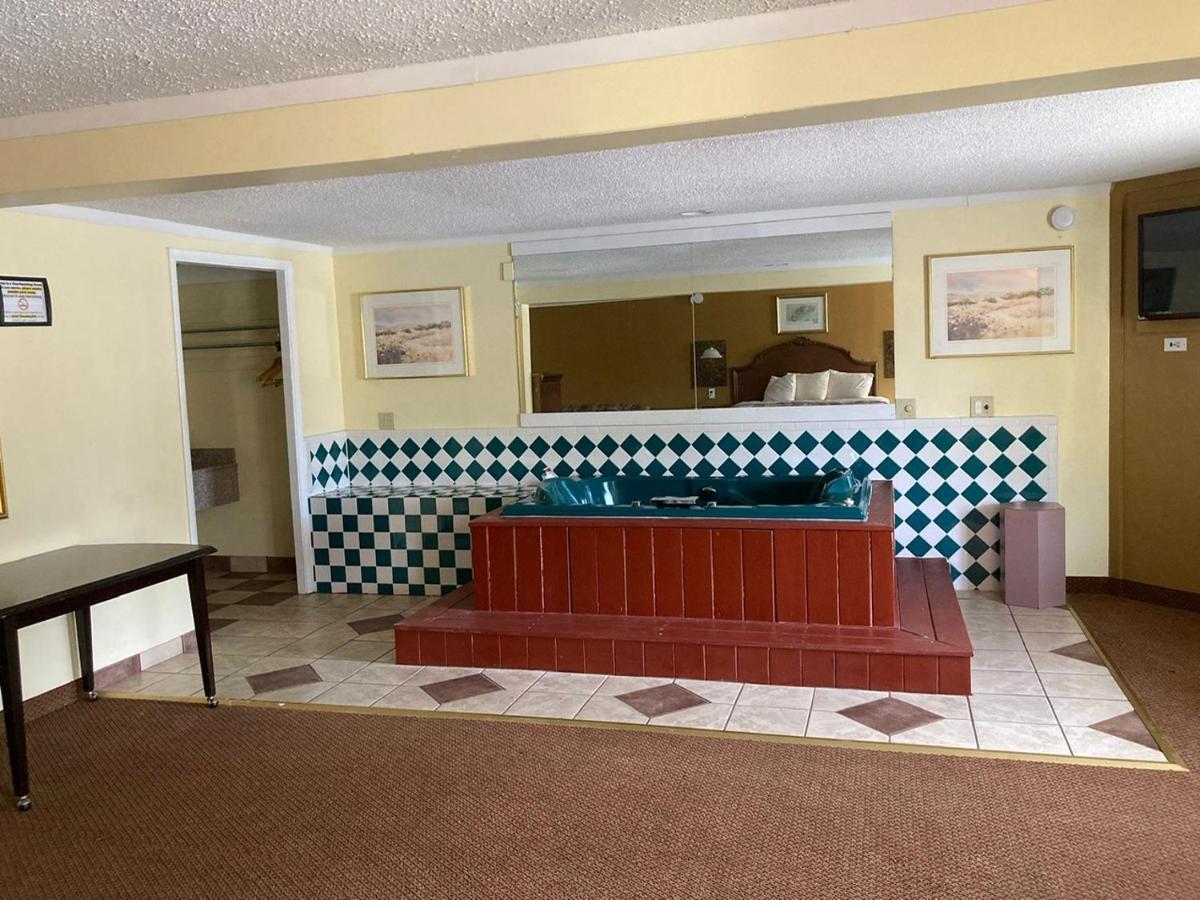 Rodeway Inn & Suites Сагино Экстерьер фото