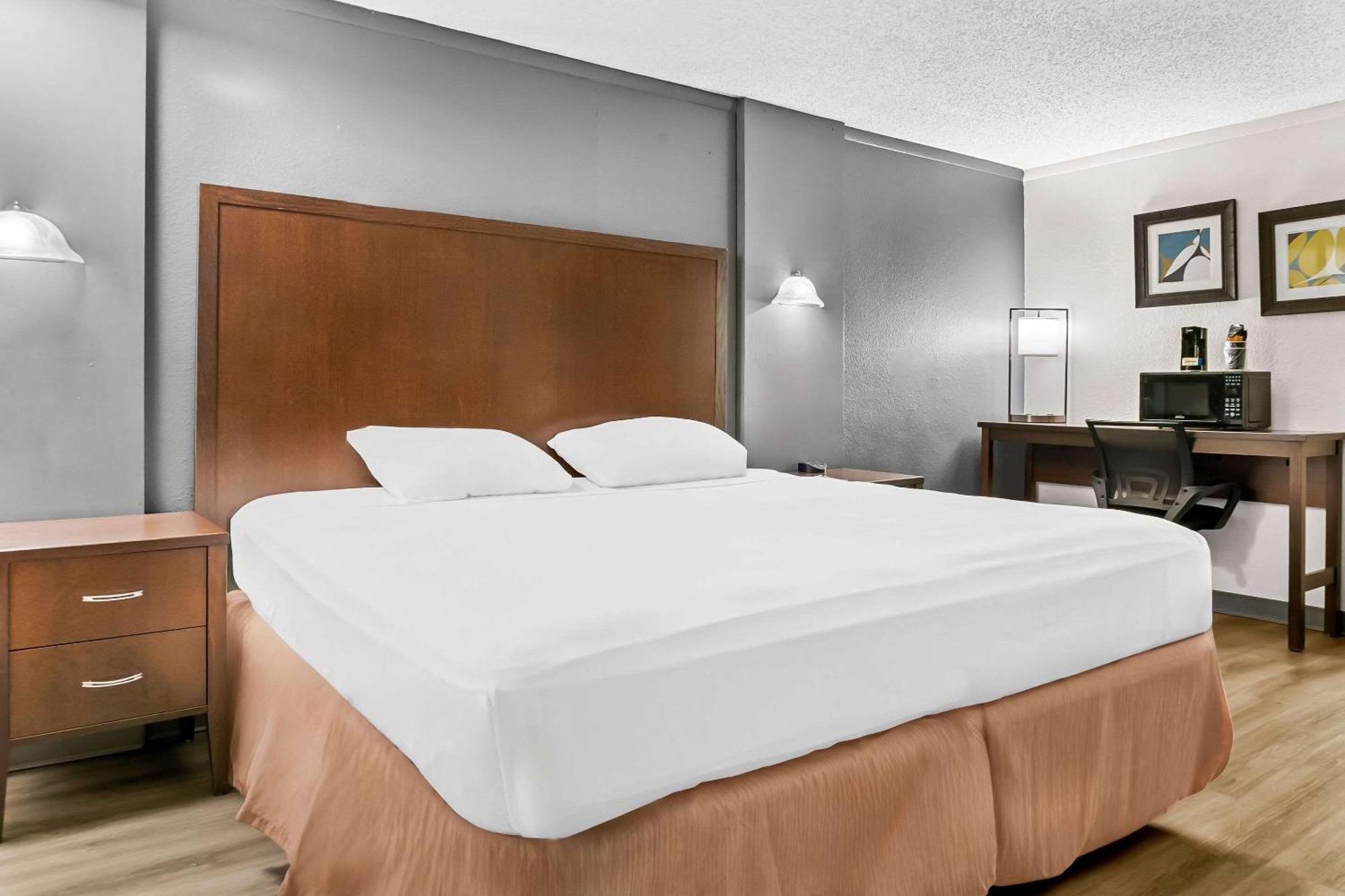 Rodeway Inn & Suites Сагино Экстерьер фото