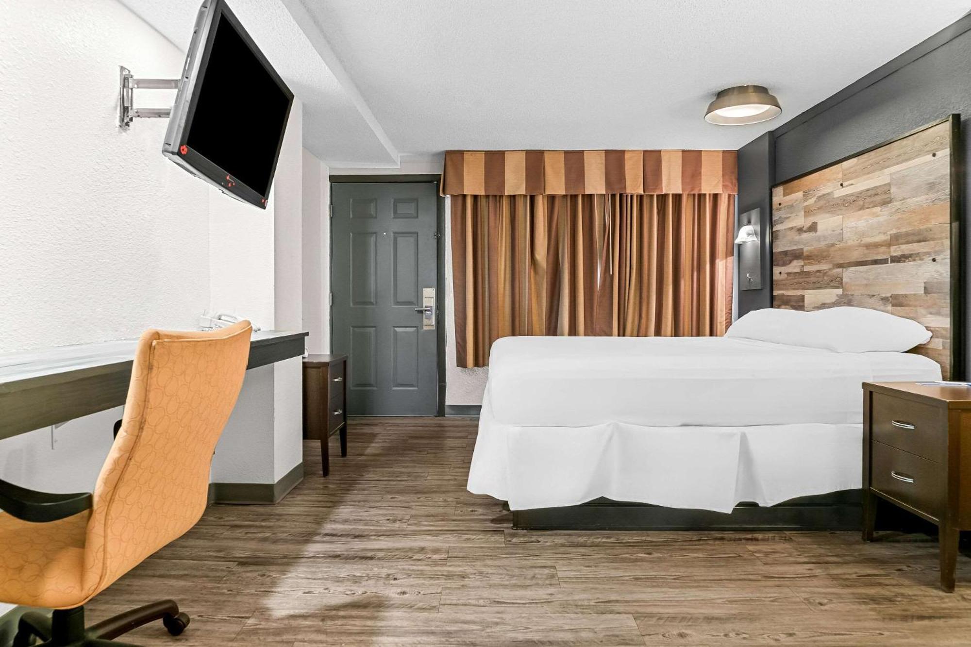 Rodeway Inn & Suites Сагино Экстерьер фото